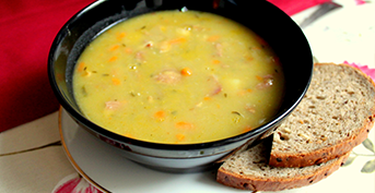 A PEASOUP WITH SMOKED FOODS